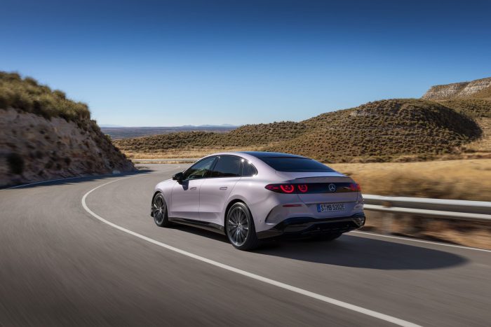 Mercedes Classe C elettrica 4 700x467