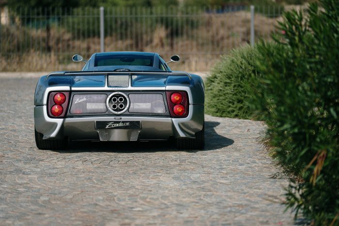 Pagani espone la Zonda C12 S 7.0L a Villa dEste e la one off Cervino a FuoriConcorso 4 700x467