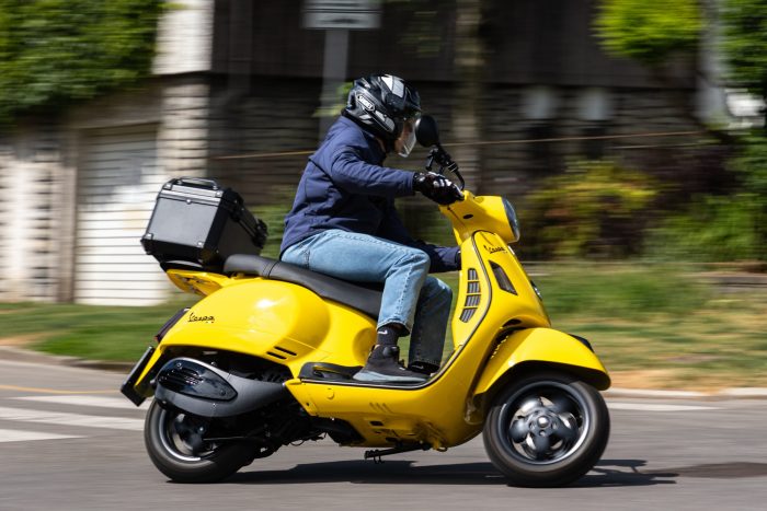 Vespa elettrica con retrofit, Newtron rivoluziona lo scooter iconico