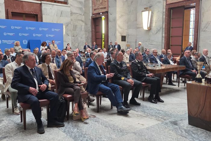 Arriva il francobollo speciale per il 60 anni di ASI celebrati al MIMIT 3 ASI francobollo 60 02 b 700x467