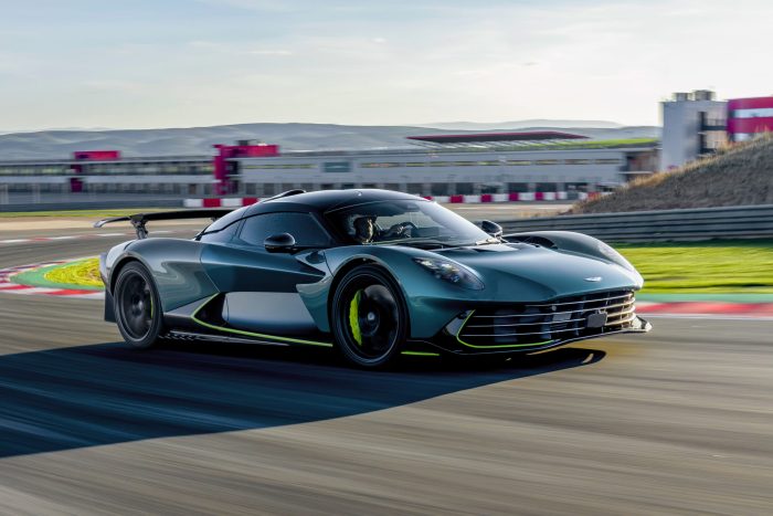 Aston Martin Valhalla 700x467