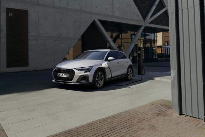 Audi A3 restyling 2026, abitacolo fenomenale con il Digital Stage 4 Audi A3 restyling 2026 abitacolo fenomenale con il Digital Stage 13 700x466