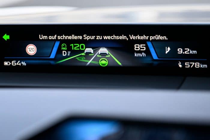 BMW Highway Assistant raggiunge 200 milioni di km percorsi in sicurezza senza mani 3 BMW Highway Assistant raggiunge 200 milioni di km percorsi senza mani self drive guida autonoma 7 700x467