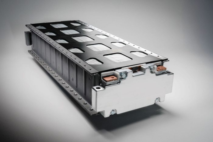 Batterie allo stato solido, Stellantis svolta nei test. Maggiore autonomia, ricarica più rapida e costi inferiori 4 Batterie allo stato solido Stellantis svolta nei test 2 700x467