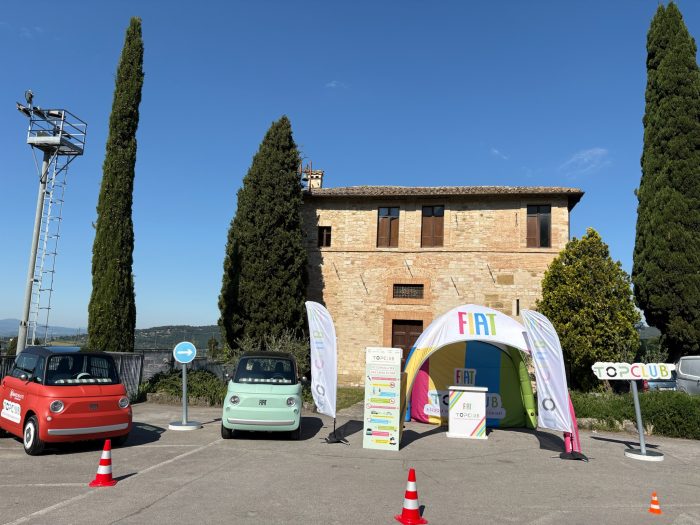 FIAT TOPOLINO NELLE SCUOLE CON TOPCLUB A SCUOLA DI SICUREZZA STRADALE CON FIAT 4 700x525