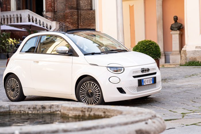 Fiat 500 Hybrid Cabrio Dolcevita, la prova della cabrio più accessibile e affascinante 3 Fiat 500 Hybrid Cabrio Dolcevita