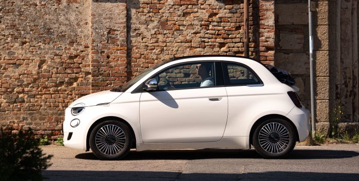Fiat 500 Hybrid Cabrio Dolcevita, la prova della cabrio più accessibile e affascinante 4 Fiat 500 Hybrid Cabrio Dolcevita 18 e1782189300107 700x354