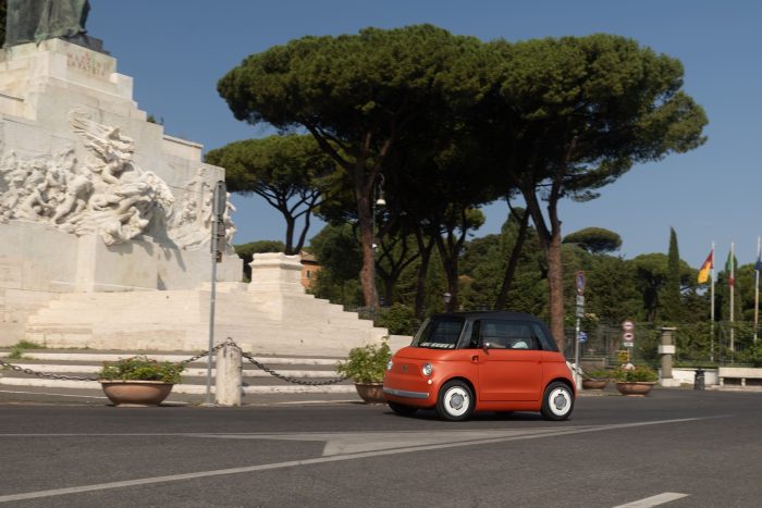 Flotta elettrica Fiat in Vaticano, 30 veicoli green 5 Fiat Topolino6 700x467