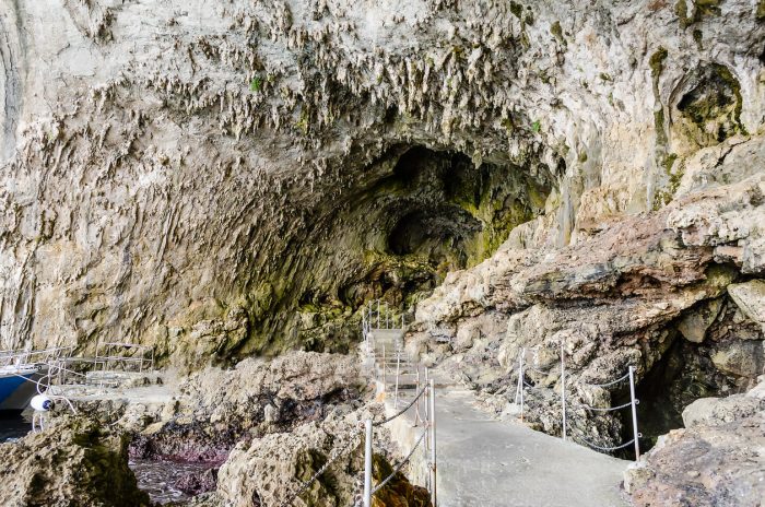 Itinerari in camper 2026 5 coste italiane ricche di miti 4 Grotta Zinzulusa 700x464