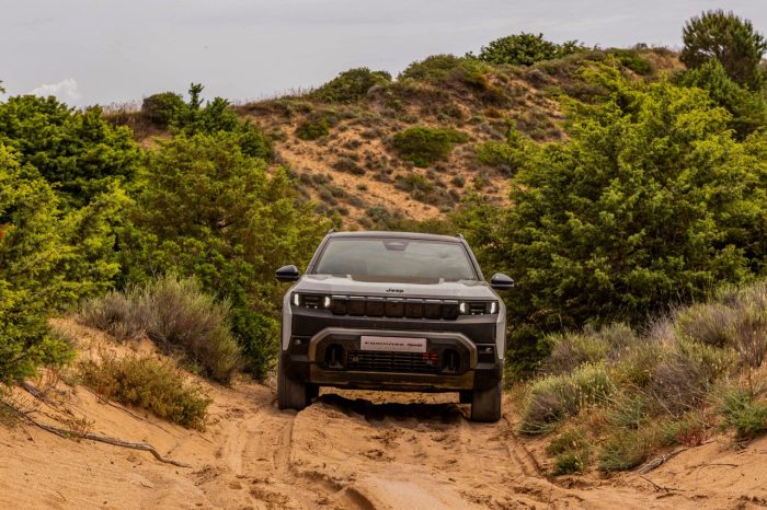 Jeep Compass 4xe, l'elettrica a trazione integrale arriva sul mercato. Caratteristiche e prezzo 3 Jeep Compass 4xe 2026 31 700x466