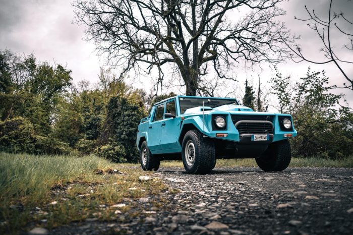 Lamborghini LM002 Rambo Lambo 40 anni 3 700x466