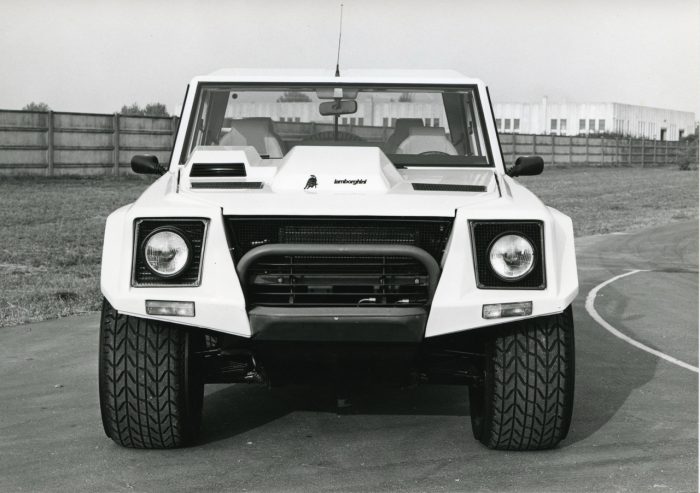 Lamborghini LM002 Rambo Lambo 40 anni 36 700x493