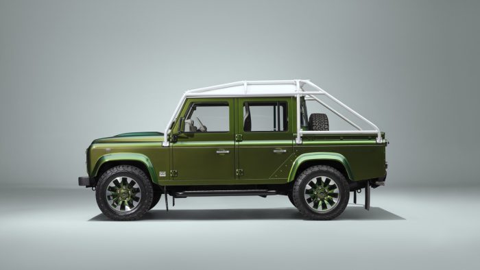 Land Rover Classic Defender V8 quattro capolavori da sogno 10 700x394