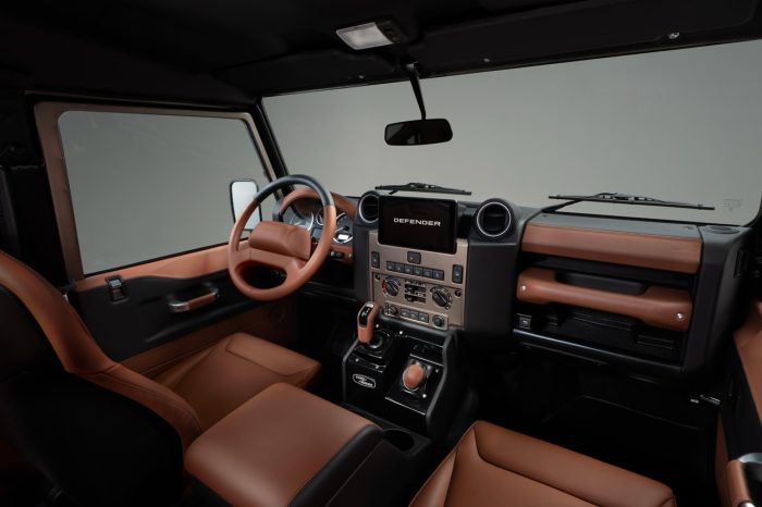 Land Rover Classic Defender V8 quattro capolavori da sogno 17 700x466
