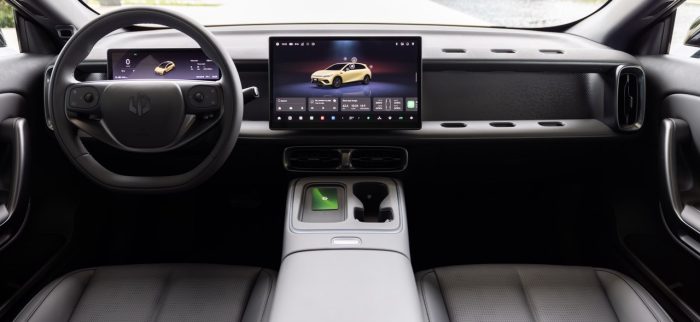 Leapmotor B05, l'elettrica debutta con 218 cavalli e prezzi da 22.900 euro 3 Leapmotor B05 75 700x322
