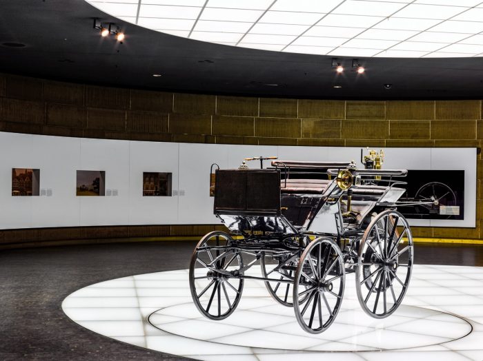 Mercedes celebra i 140 anni con Classe S 2026. I segreti dell'ammiraglia regina di lusso e tecnologia 2 Mercedes Classe S 2026 i segreti dellammiraglia regina di lusso e tecnologia 8 700x524
