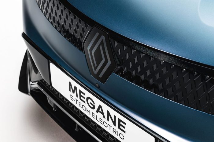 Nuovo Renault Mégane E-tech Electric, debutta la batteria da 67 kWh con 500 km di autonomia 5 Nuova Renault Megane E tech Electric 12 700x467