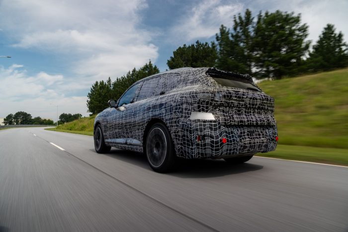 Nuovo BMW X5 sta arrivando, sarà benzina e diesel, plug-in, elettrico e a idrogeno 4 Nuovo BMW X5 2026 anteprima 13 700x467