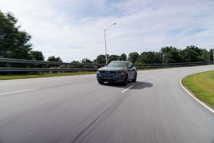 Nuovo BMW X5 sta arrivando, sarà benzina e diesel, plug-in, elettrico e a idrogeno 5 Nuovo BMW X5 2026 anteprima 21 700x467