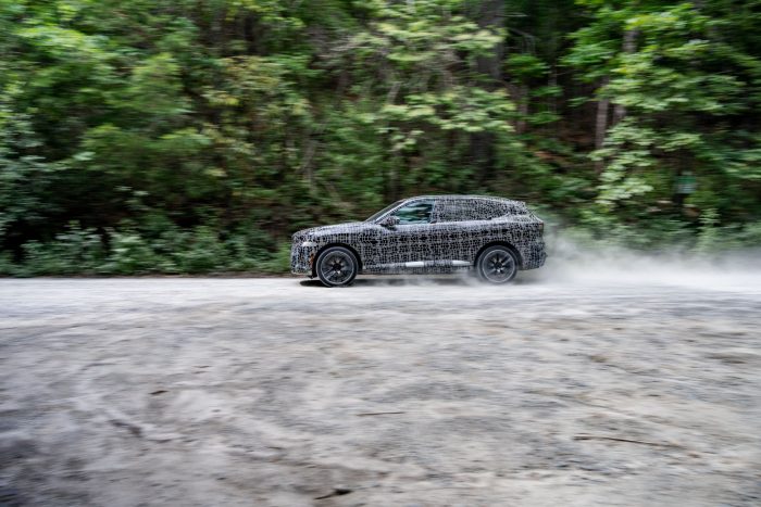 Nuovo BMW X5 sta arrivando, sarà benzina e diesel, plug-in, elettrico e a idrogeno 3 Nuovo BMW X5 2026 anteprima 9 700x467