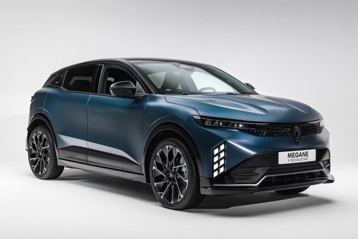 Nuovo Renault Mégane E-tech Electric, debutta la batteria da 67 kWh con 500 km di autonomia 2 Nuovo Renault Megane E tech Electric 1 700x467