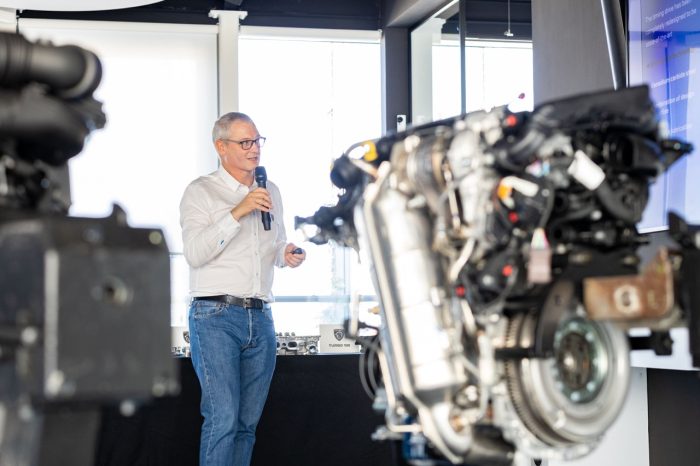Peugeot Turbo 100 addio cinghia. arriva il nuovo tre cilindri da 101 CV 26 700x466