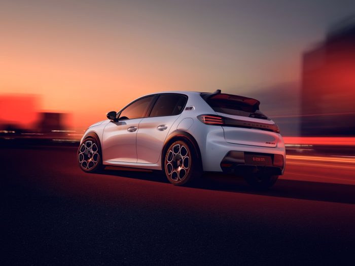Peugeot e 208 GTi 17 700x525