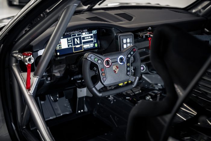 Porsche 911 GT4 R 9 700x467