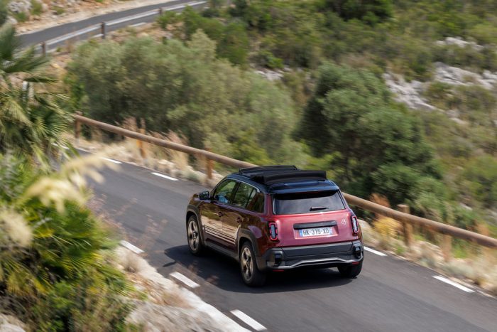 Renault 4 E Tech Plein Sud prova del nuovo crossover elettrico 109 700x467