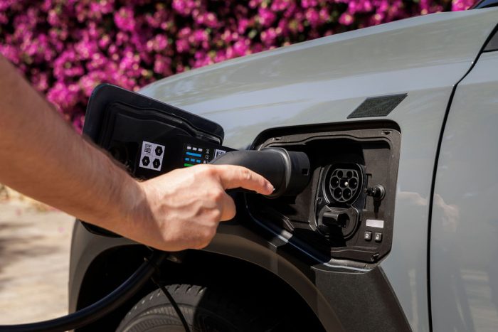 Renault 4 E Tech Plein Sud prova del nuovo crossover elettrico 98 700x467