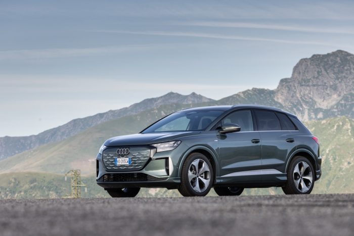 Audi Q4 e-tron 2026, la prova. Il restyling è di forma e sostanza e il prezzo ... 7 Audi Q4 E Tron 2026 44 700x467