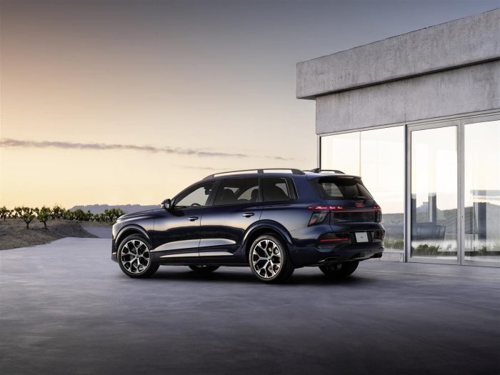 Audi Q9, la più grande di sempre. 5,31 metri, lusso e tecnologia 4 Audi Q9 5 700x525