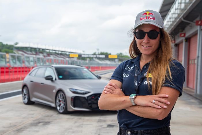 Audi RS 5 in pista a Imola i 639 cavalli plug in con i campioni di Milano Cortina 2026 16 700x467