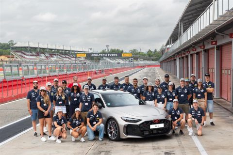 Audi RS 5, in pista a Imola i 639 cavalli plug-in con i campioni di Milano Cortina 2026