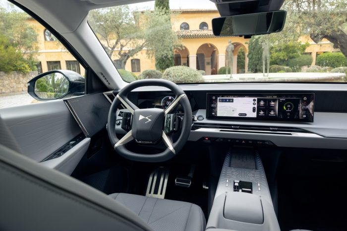 DS N°7, come va il SUV di lusso che nasce a Melfi 4 DS N°7 68 700x467