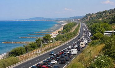 Esodo-estivo-autostrada--370x220.jpeg