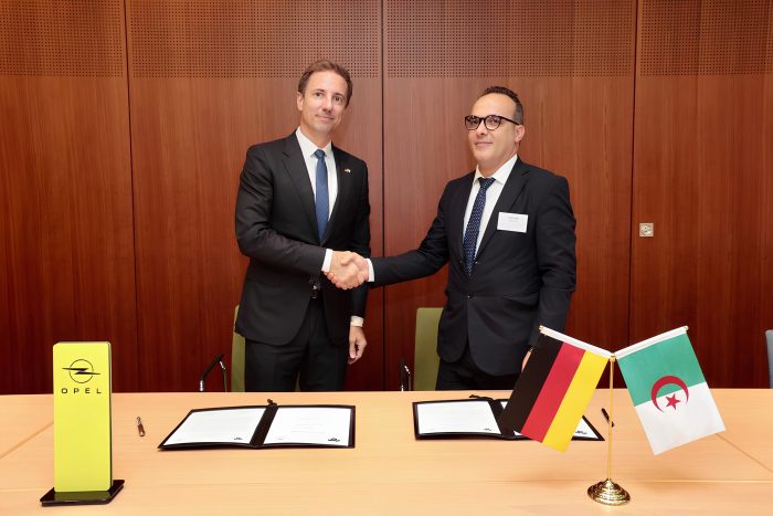 Opel in Algeria, il piano Stellantis per battere i mercati 3 Florian Huettl CEO Opel e Mohamed Fawzi El Kabir Managing Director of AGM Holding Company 700x467