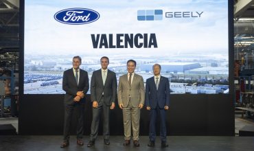 Ford-e-Geely-a-Valencia-intesa-da-500-mila-auto-per-lEuropa-2-scaled-370x220.jpg