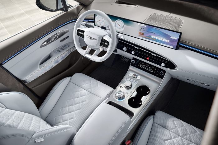 Genesis Electrified GV70, arriva il Suv di lusso coreano da 617 km. Caratteristiche e prezzo 3 Genesis Electrified GV70 3 700x466