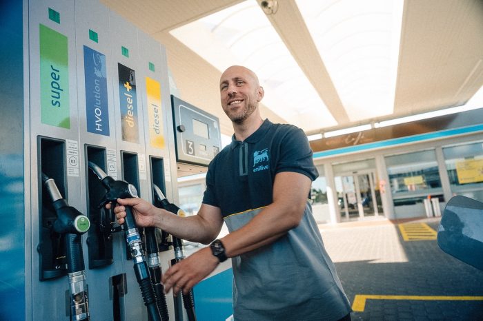 La flotta aziendale diesel di BMW adotta il biocarburante HVO di Enilive 4 La flotta aziendale diesel di BMW adotta il biocarburante HVO di Enilive 2 700x466