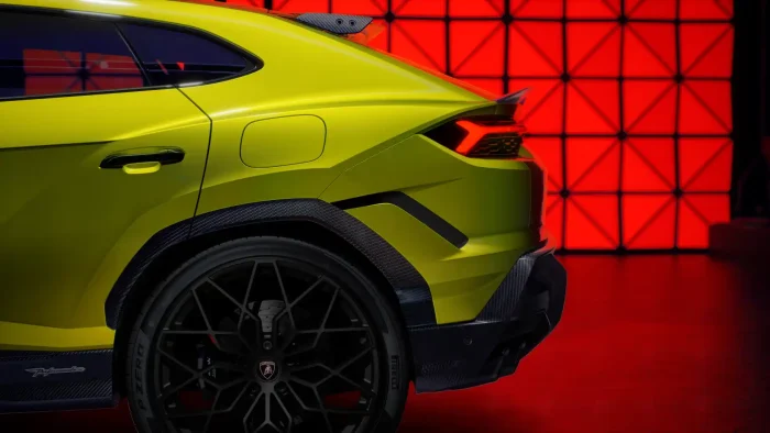 Lamborghini Urus SE Performante, lo zenit del Super Suv più veloce 5 Lamborghini Urus SE Performante 11 700x394