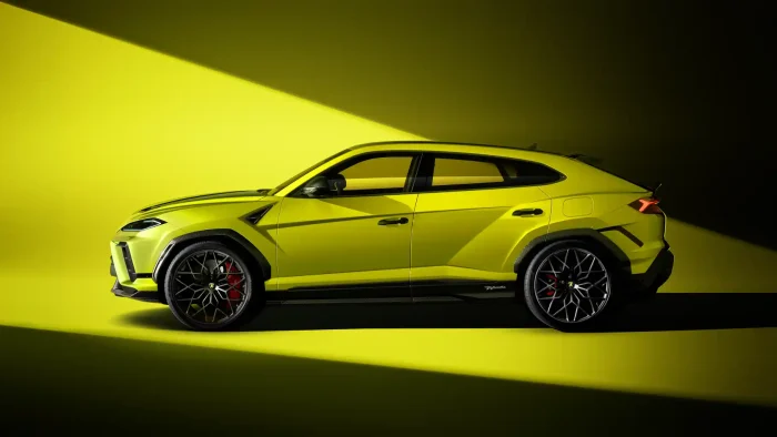Lamborghini Urus SE Performante, lo zenit del Super Suv più veloce 4 Lamborghini Urus SE Performante 14 700x394