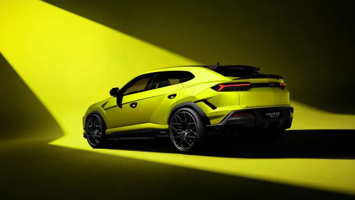 Lamborghini Urus SE Performante, lo zenit del Super Suv più veloce 3 Lamborghini Urus SE Performante 16 700x394