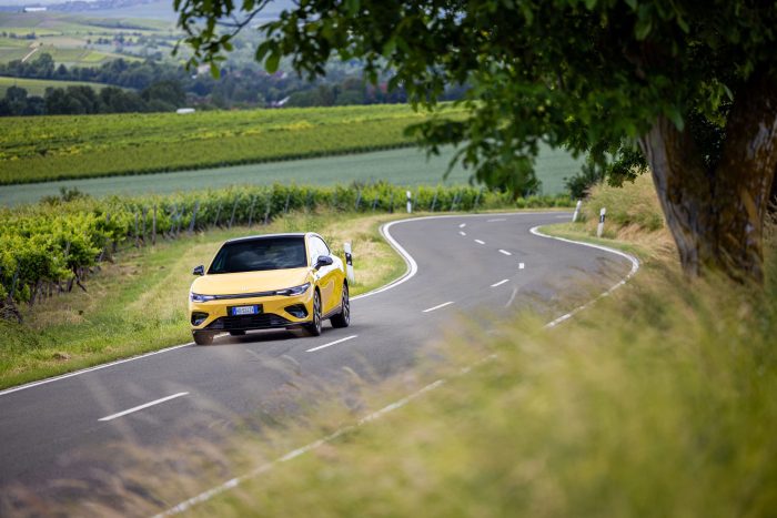 Leapmotor B05, come va la berlina elettrica cinese. Una sorpresa, oltre al prezzo... 7 Leapmotor B05 su strada 2026 10 700x467