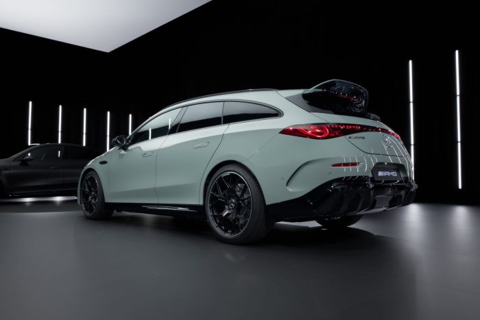 Addio benzina, Mercedes-AMG CLA 45 4MATIC+ diventa elettrica con 3 motori a flusso assiale e 680 cavalli 4 Mercedes AMG CLA 45 4MATIC 6 700x467