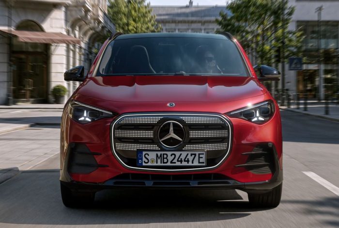 Mercedes GLA, informazioni e prezzo da 46.972 euro. Ora elettrica, nel 2027 anche full hybrid 6 Mercedes GLA 2026 2 e1785362706496 700x470