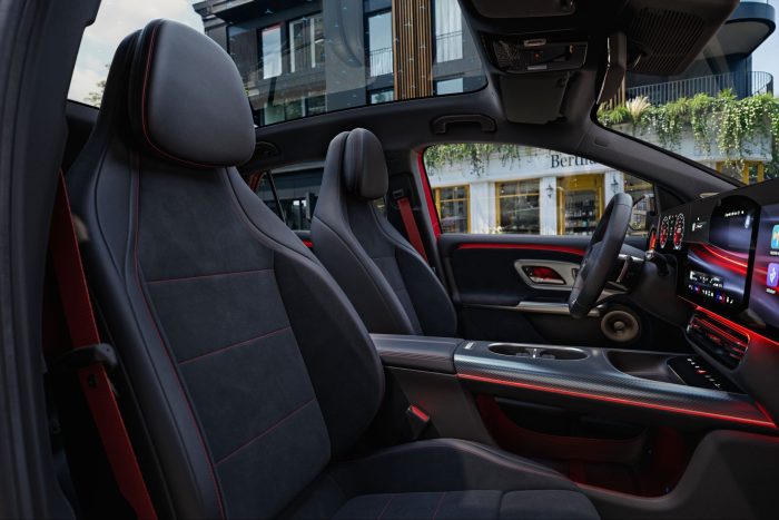 Mercedes GLA, informazioni e prezzo da 46.972 euro. Ora elettrica, nel 2027 anche full hybrid 5 Mercedes GLA 2026 6 700x467
