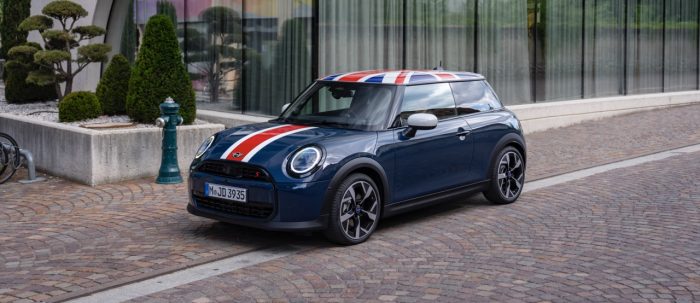 Mini Cooper Oxford Edition, formidabile omaggio ai 25 anni dalla rinascita 2 Mini Cooper Oxford Edition