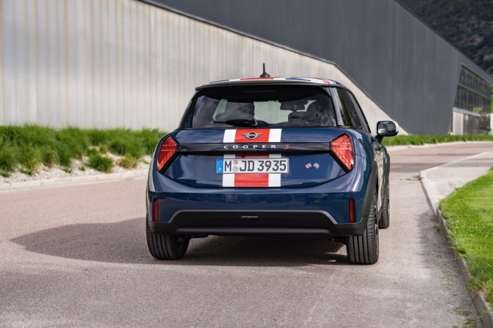 Mini Cooper Oxford Edition, formidabile omaggio ai 25 anni dalla rinascita 4 Mini Cooper Oxford Edition 29 700x466