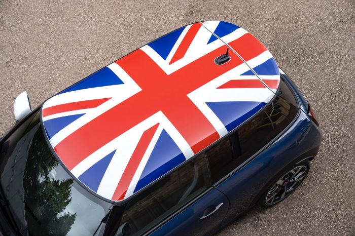 Mini Cooper Oxford Edition, formidabile omaggio ai 25 anni dalla rinascita 3 Mini Cooper Oxford Edition 57 700x466